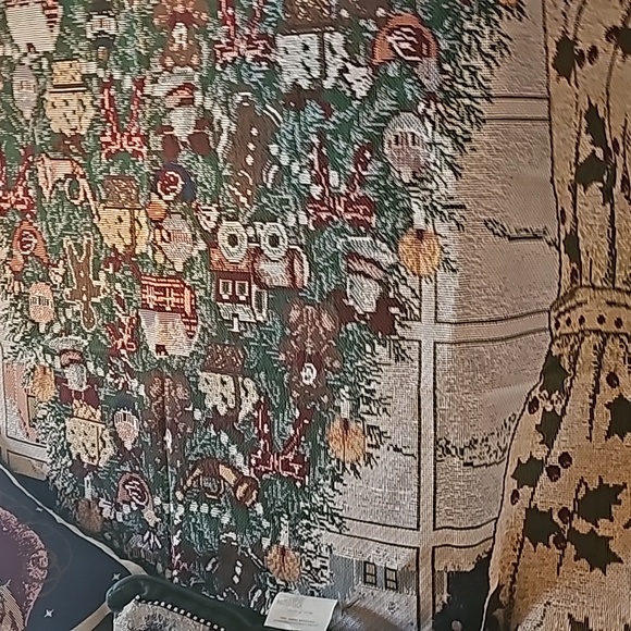 Pillow/Throw - Picture 2 of 4